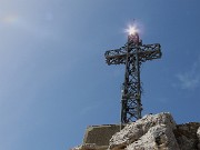 01 Alla croce di vetta del Resegone-Punta Cermenati (1875 m)